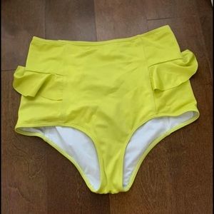 KJ lime? Hip ruffle play cond